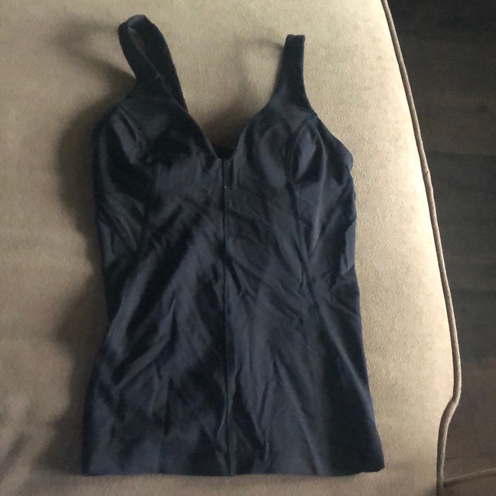 Black lululemon v neck tank size 4